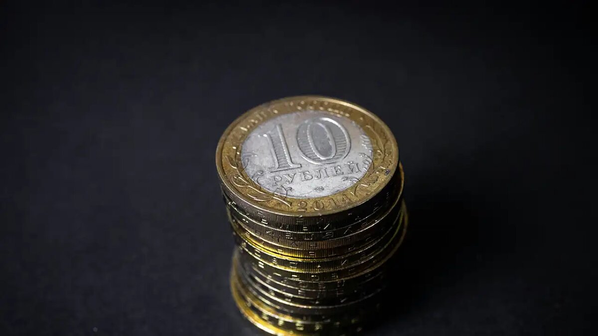    Наличные российские рубли.