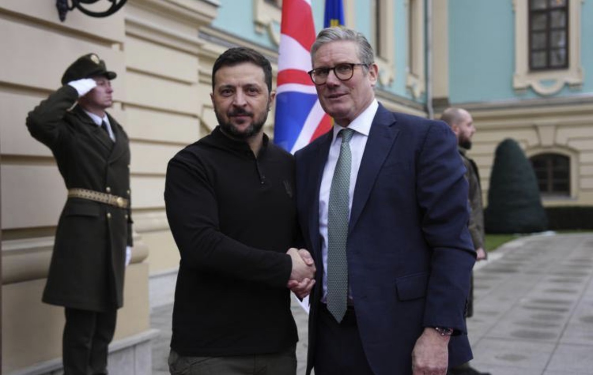 Премьер Британии Кир Стармер и президент Украины Владимир Зеленский в четверг заявили о подписании «столетнего» соглашения о сотрудничестве между странами. 