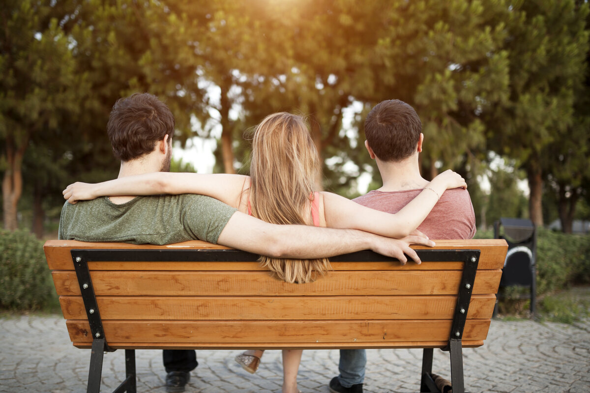 Самое сложное — не сказать о чувствах. Самое сложное — не разрушить близость, которая уже есть.