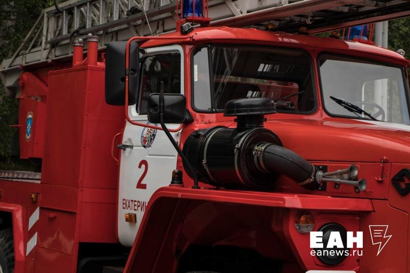    ЕАН / Спасатели эвакуируют людей из гостиницы «Большой Урал» в Екатеринбурге