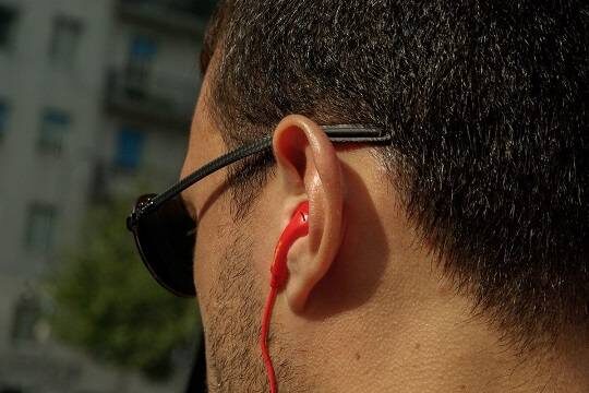    Ярославские врачи рассказали об увеличении числа пациентов с застрявшим в ухе микронаушником