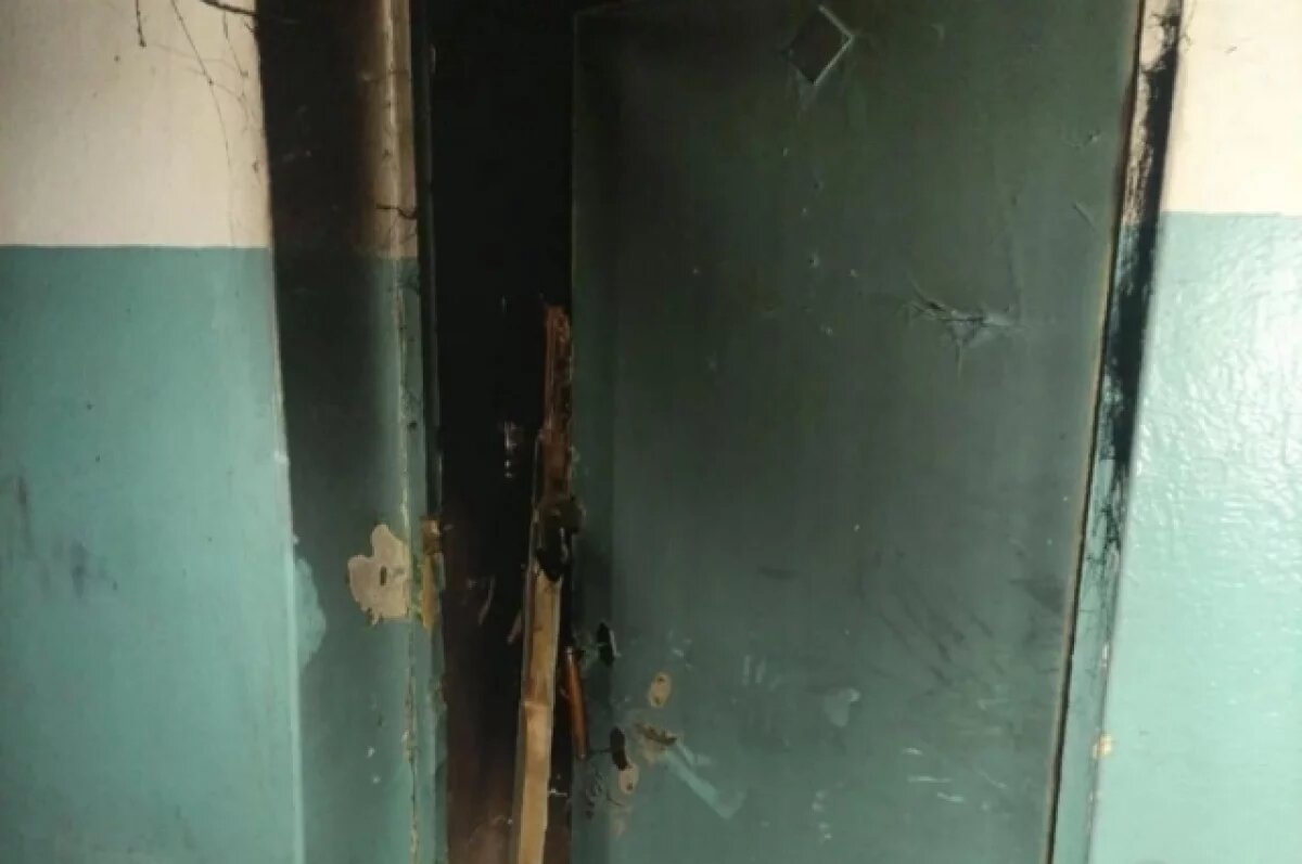    В Твери мужчина, желая отомстить бывшей жене, поджёг коляску в подъезде