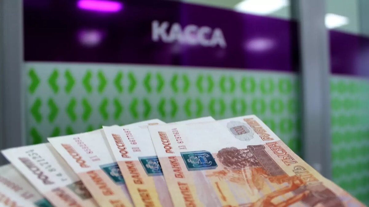 Доллар  уже находится на максимально высоких показателях, это он укрепляется,  а не рубль. И покупать валюту россиянам нужно было до выборов президента  Америки. Фото: 1MI