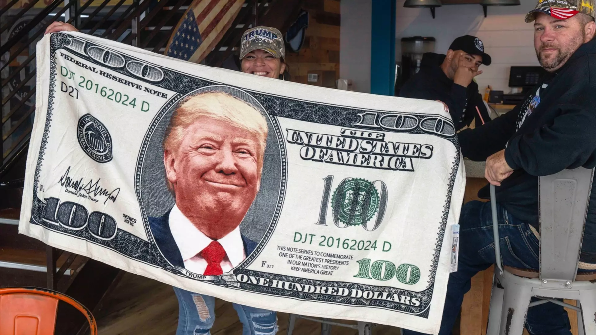 После первых же заявления Трампа эксперты ждали ослабления российской валюты. Фото: Zuma\TASS