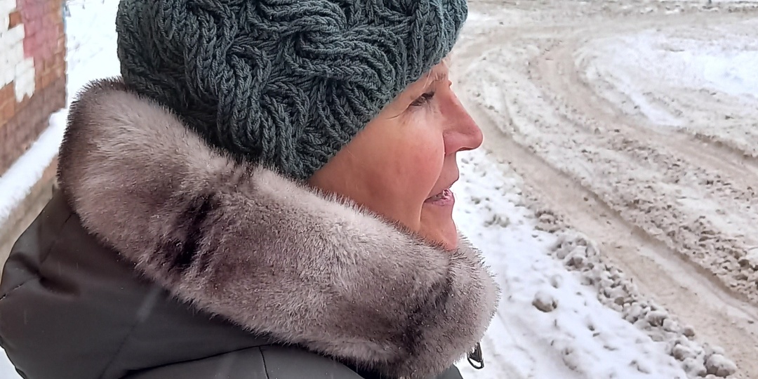 Зимняя шапка спицами: пышная резинка и "косы"