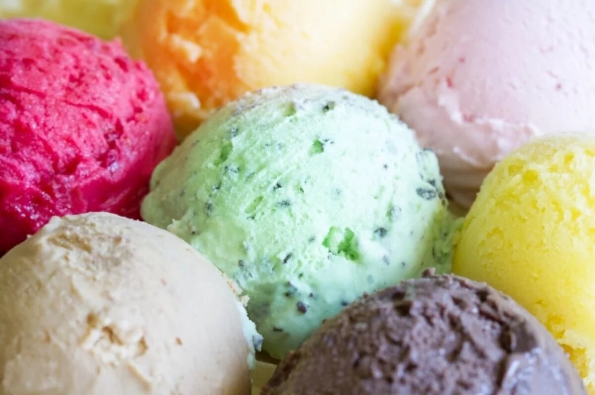    Влюбленные законы не замечают: парочка из Вольска украла 27 кг мороженного