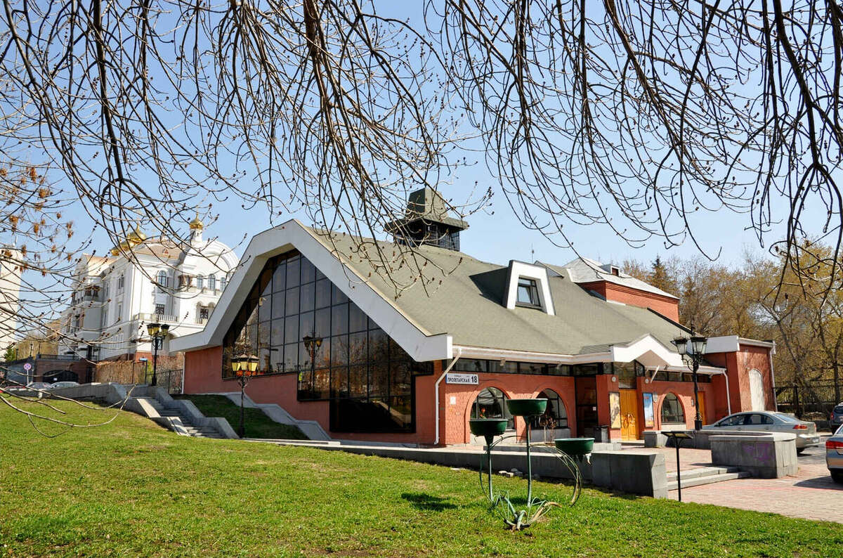 Перед вами, видимо, единственный театр в составе музея в стране!… Взял отсюда: https://www.tourister.ru/world/europe/russia/city/ekaterinburg/placeofinterest/8514