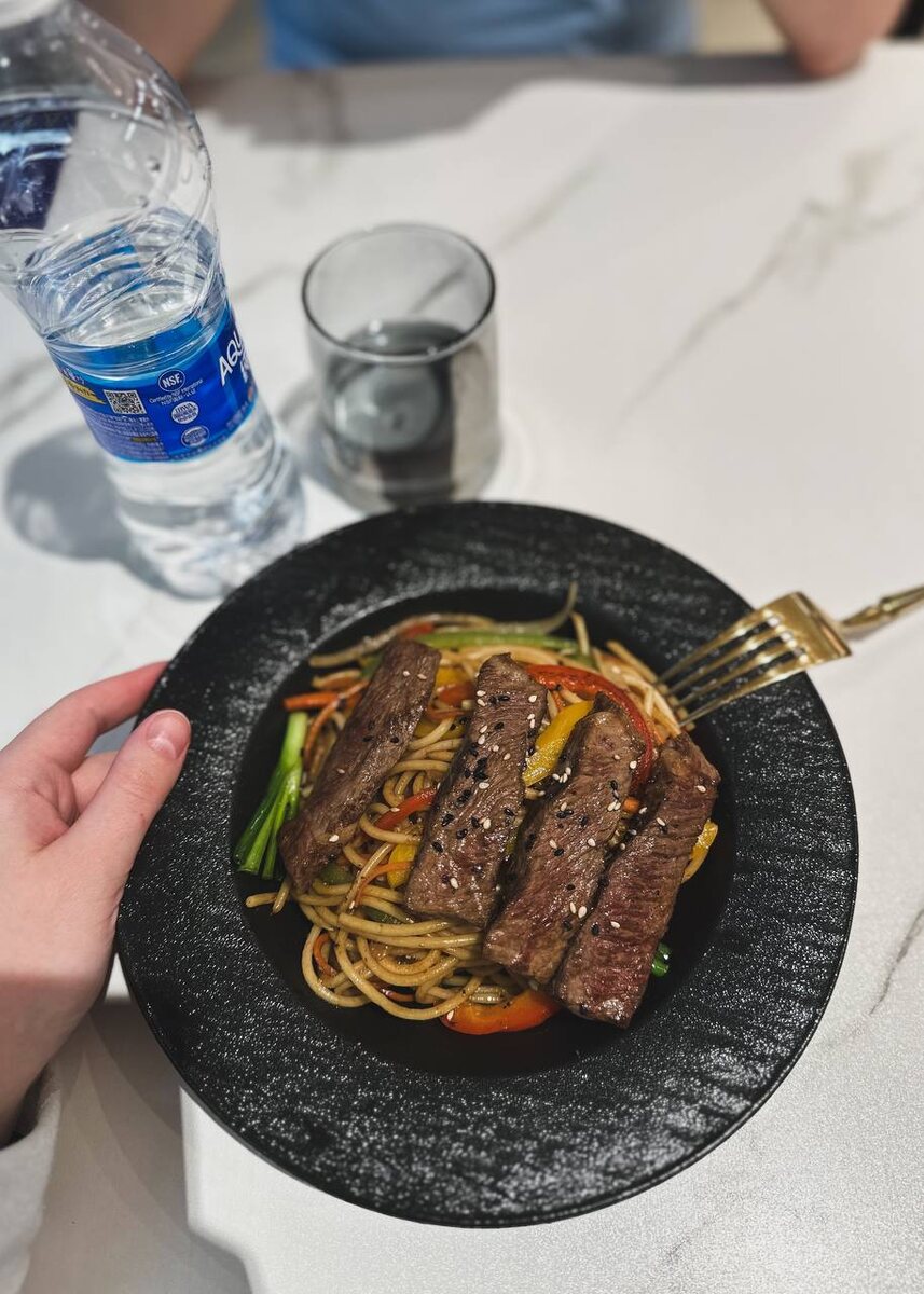 Стейк с макаронами из Alybibury