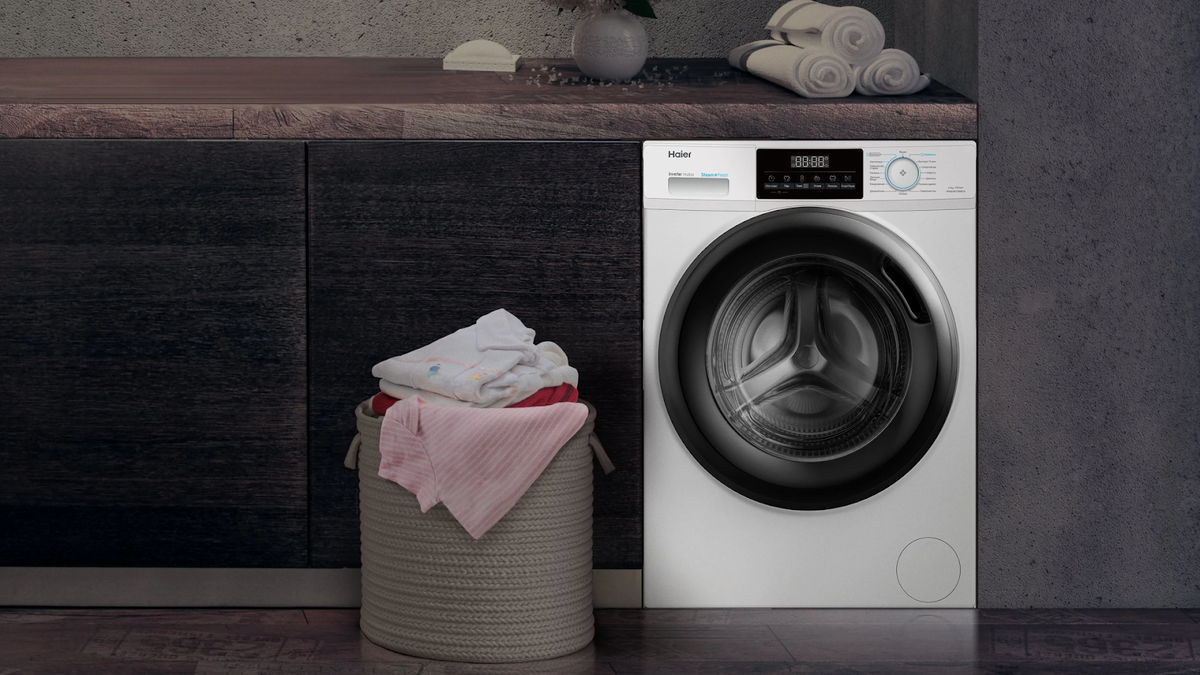 Стиральная машина Haier HW65-BP129301A имеет функцию автовзвешивания белья: при небольшой загрузке электроэнергии и воды расходуется меньше, а время стирки сокращается