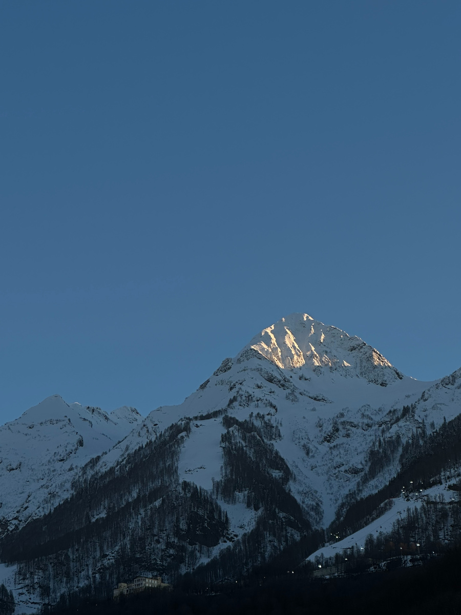 Вид с балкона в вечернее время. Фото: Кристина Дегтярева