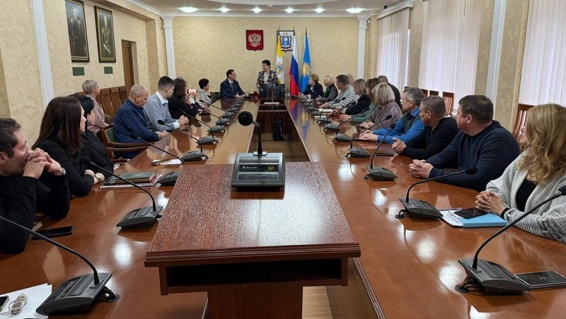    Момент награждения двух пар Фото: администрация Кисловодска