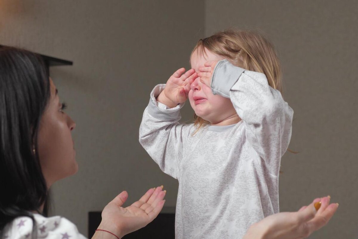 Часто дети капризничают, чтобы привлечь внимание родителей. Copyright (c) 2021 Zoteva/Shutterstock. No use without permission