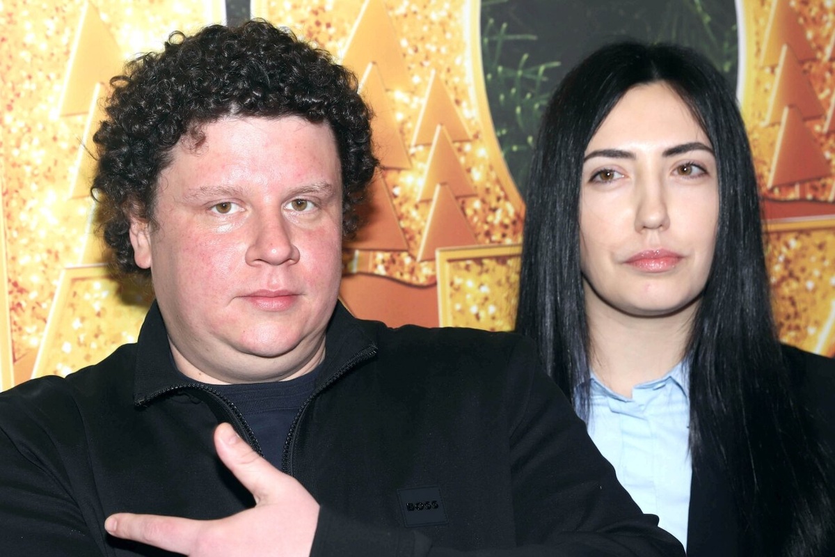     Звезда фильма «Я худею» Евгений Кулик стал отцом в третий раз и рассекретил имя ребёнка