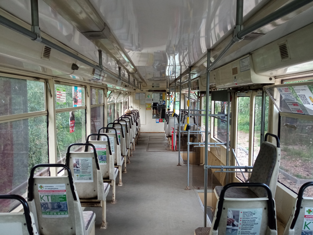 Пустой трамвай 71-619КТ