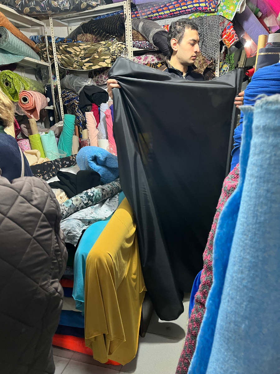 Фото автора.Это мне отмеряет подкладку. 