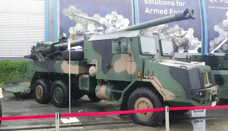 САУ AHS Kryl на одной из выставок