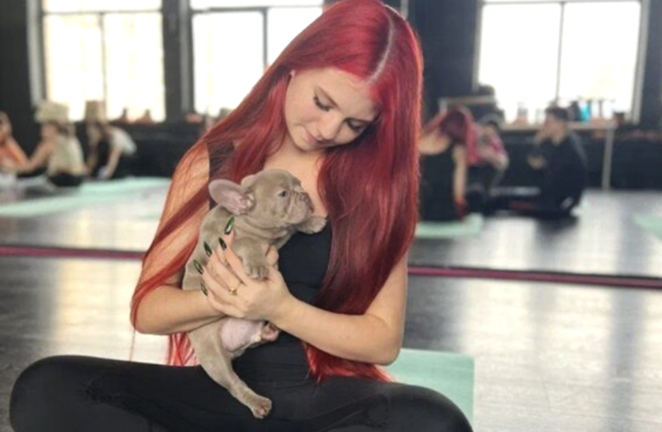 на фото Александра Трусова 