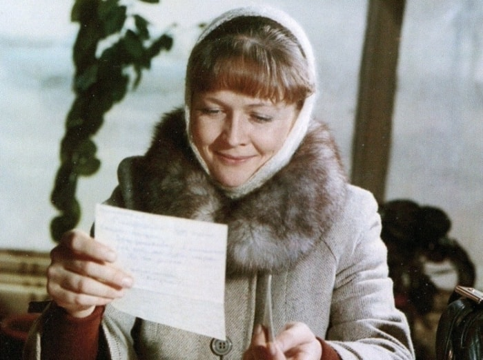 Недостойно: за что советские ткачихи возненавидели фильм «Одиноким предоставляется общежитие»