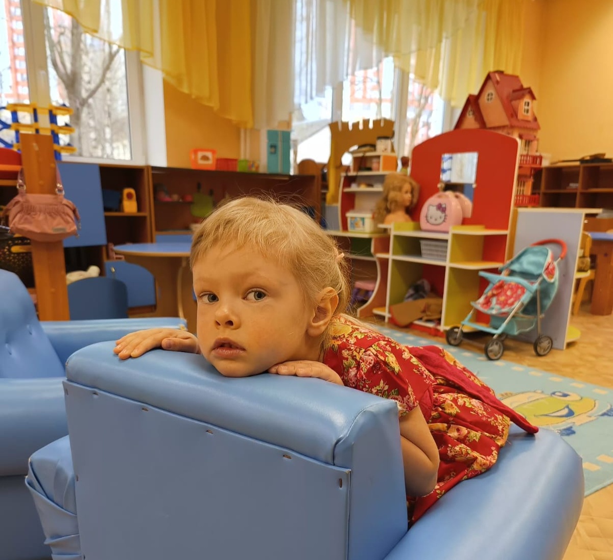 Затаилась, что-то задумалась недоброе