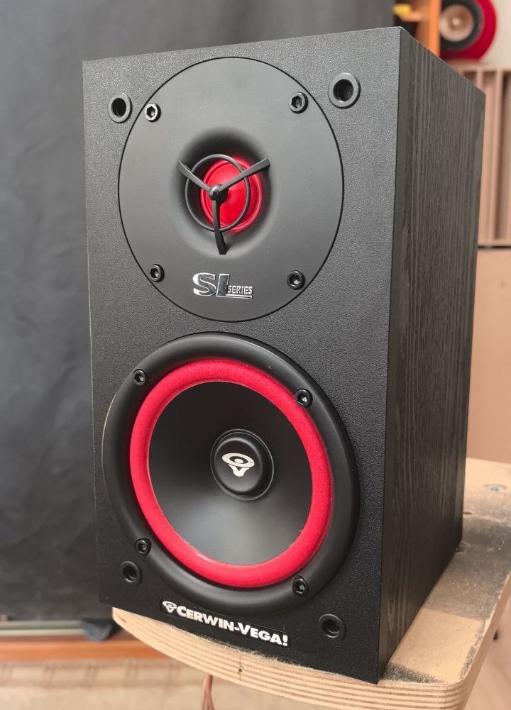 Особенно забавляет восклицательный знак в названии бренда. Ну оригинально, не поспоришь)