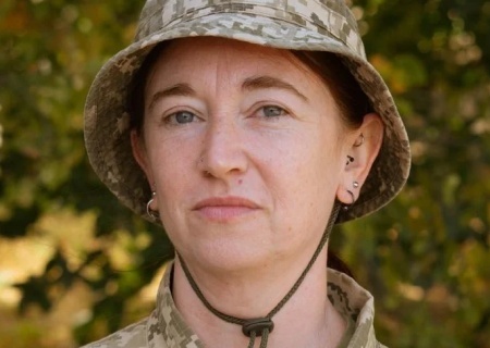    Командира Интернационального легиона понизили в должности из-за травли подчинённого небинарного человека из США