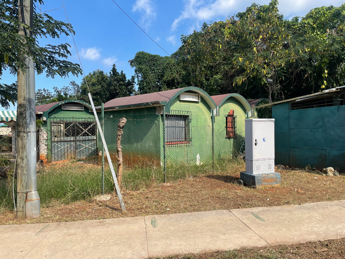 Строения с круглыми крышами в русском районе Кубы