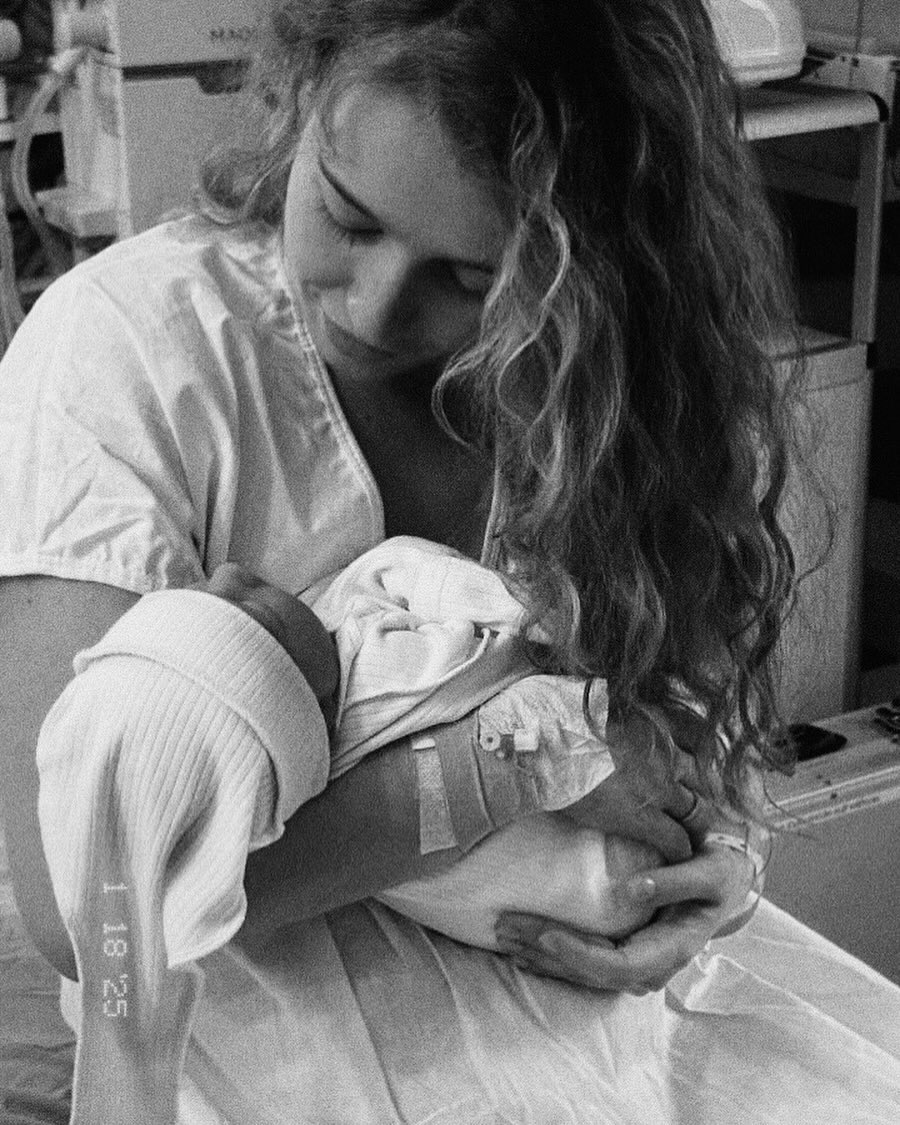 Аделина Андреева с дочкой