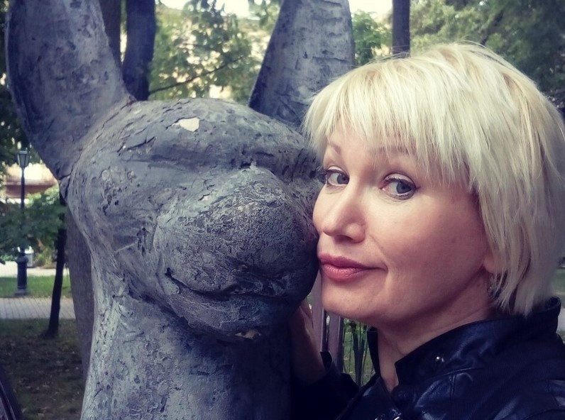 2019. В Измайловском саду. У Театра на Фонтанке.