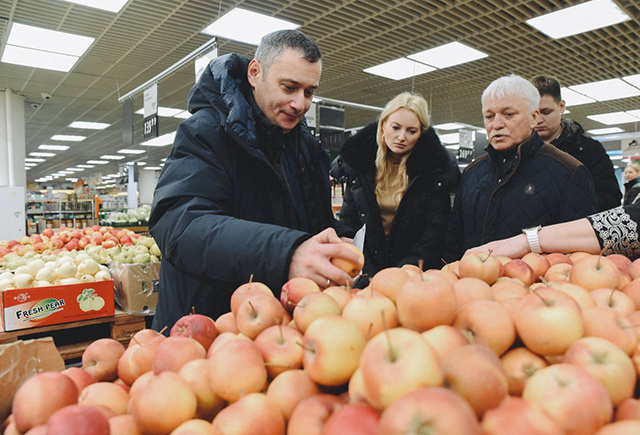    «Пишите мне, если видите рост цен на основные продукты, будем реагировать», – обратился к курянам Александр Хинштейн