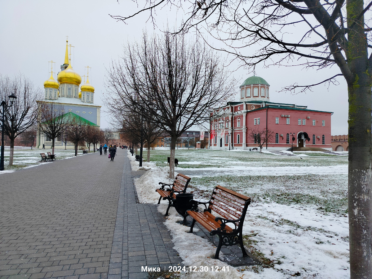 На территории кремля