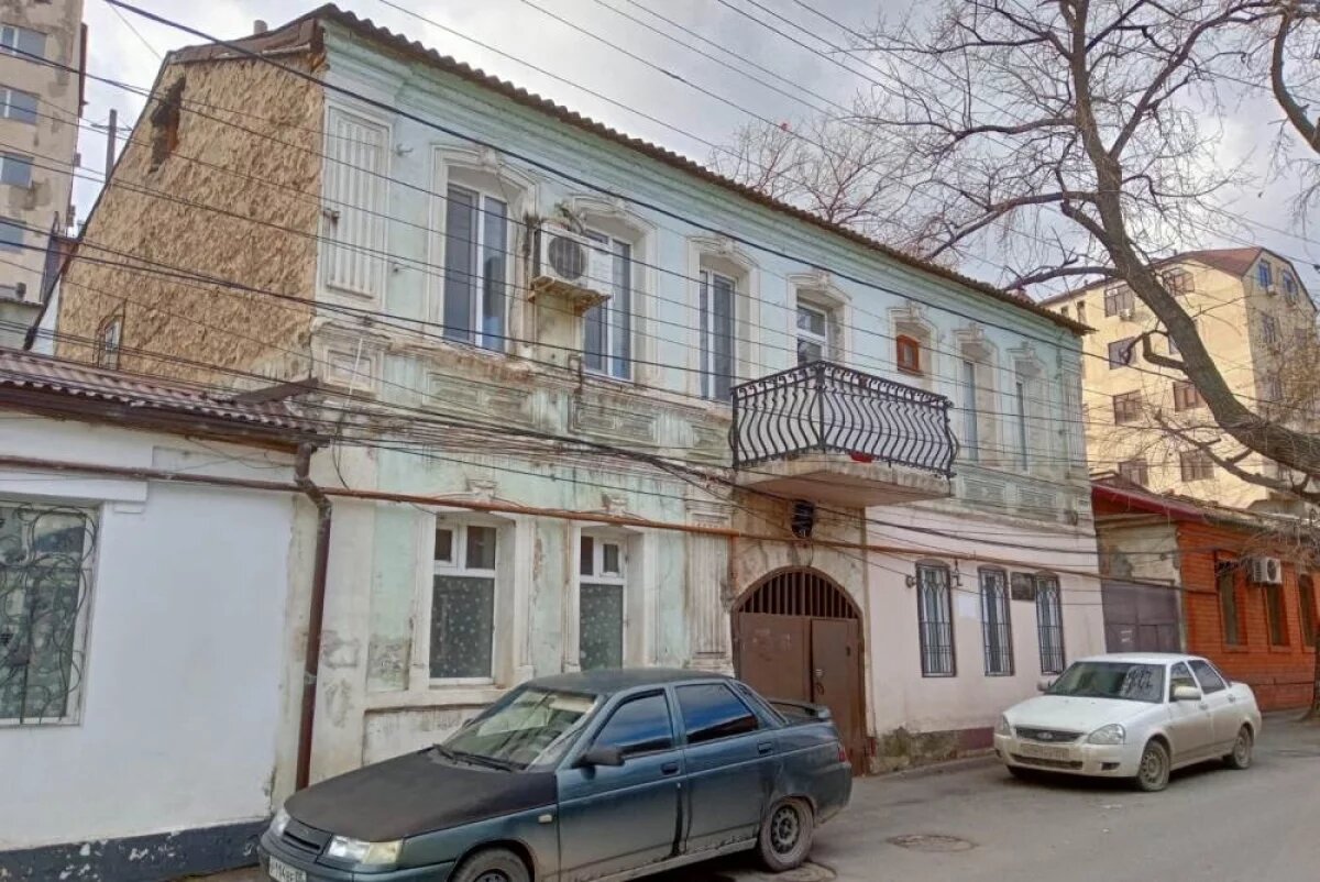    Здесь, на Буйнакского,51, Сергей Агабабов жил и принимал именитых гостей.