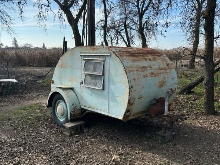 Вот на таких прицепах путешествовали в середине XX века в Калифорнии. 100% американская кассика