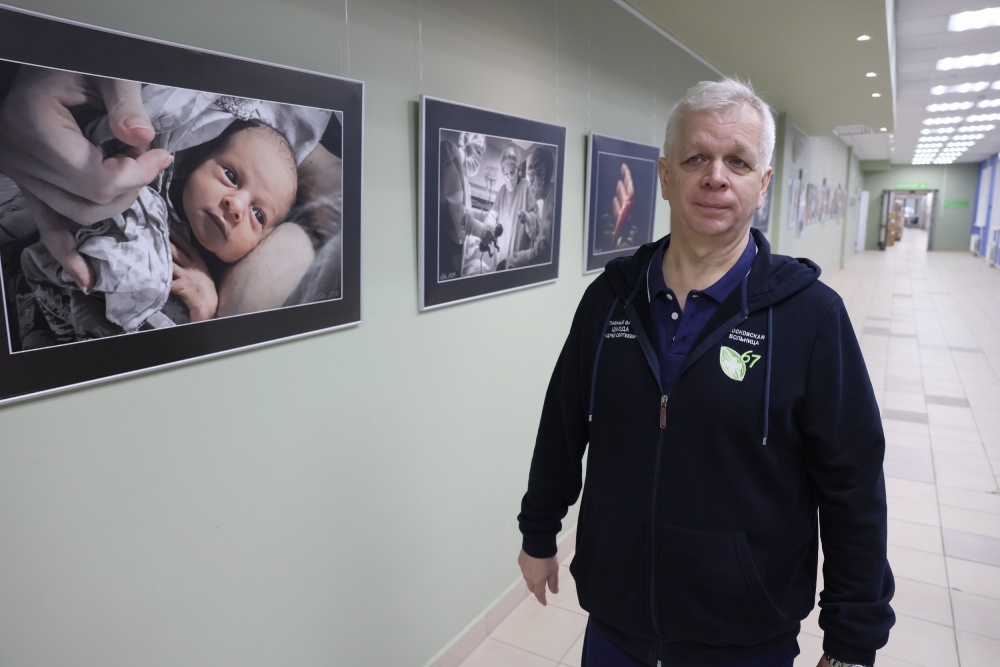    Андрей Шкода: На этих снимках дети, которые родились раньше срока, и за каждым из них - история борьбы за жизнь. / Олеся Курпяева / РГ