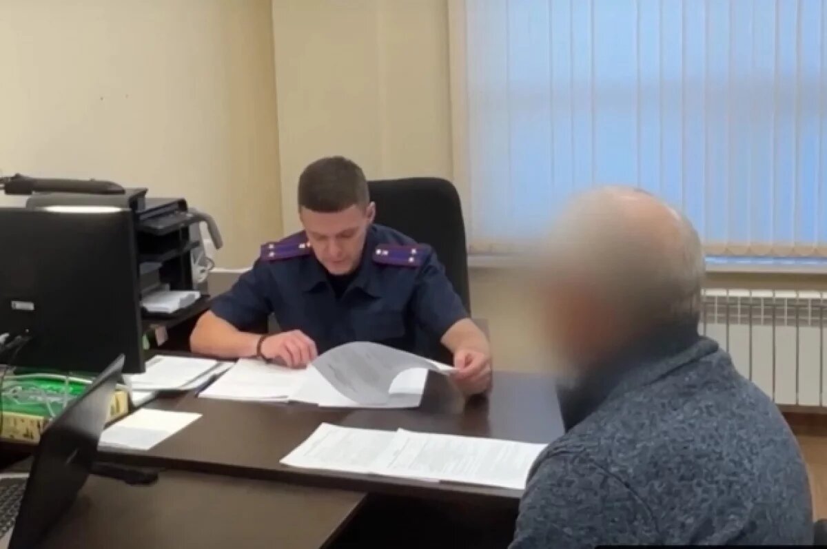    Экс-замначальника полиции обвиняют в получении взятки в крупном размере и превышении должностных полномочий из личной заинтересованности