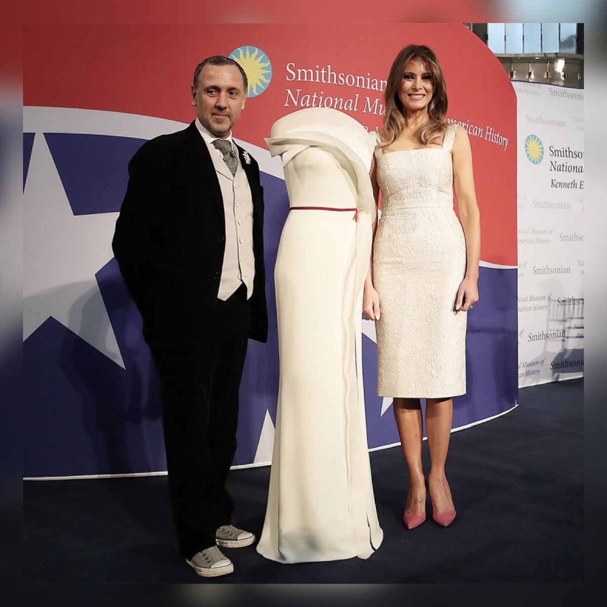 Эрве Пьер, Мелания Трамп, 2017 г. Передача платья в национальный исторический музей.