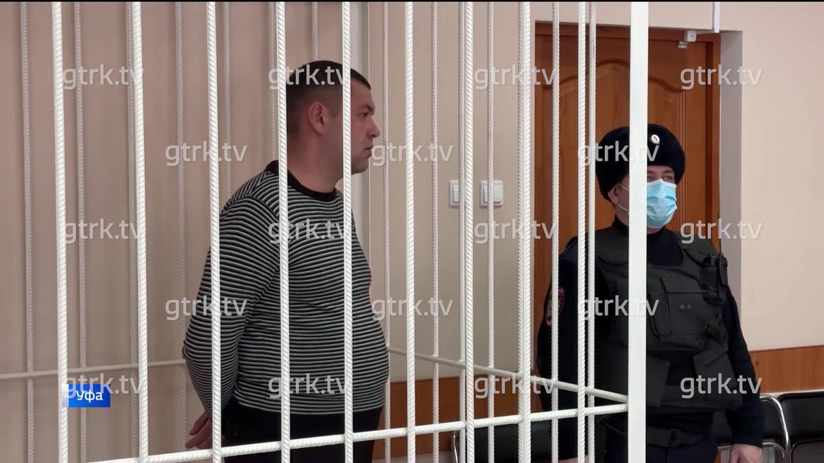    Расправа в подъезде: в Уфе обвиняемому в смертельном избиении соседа продлили арест