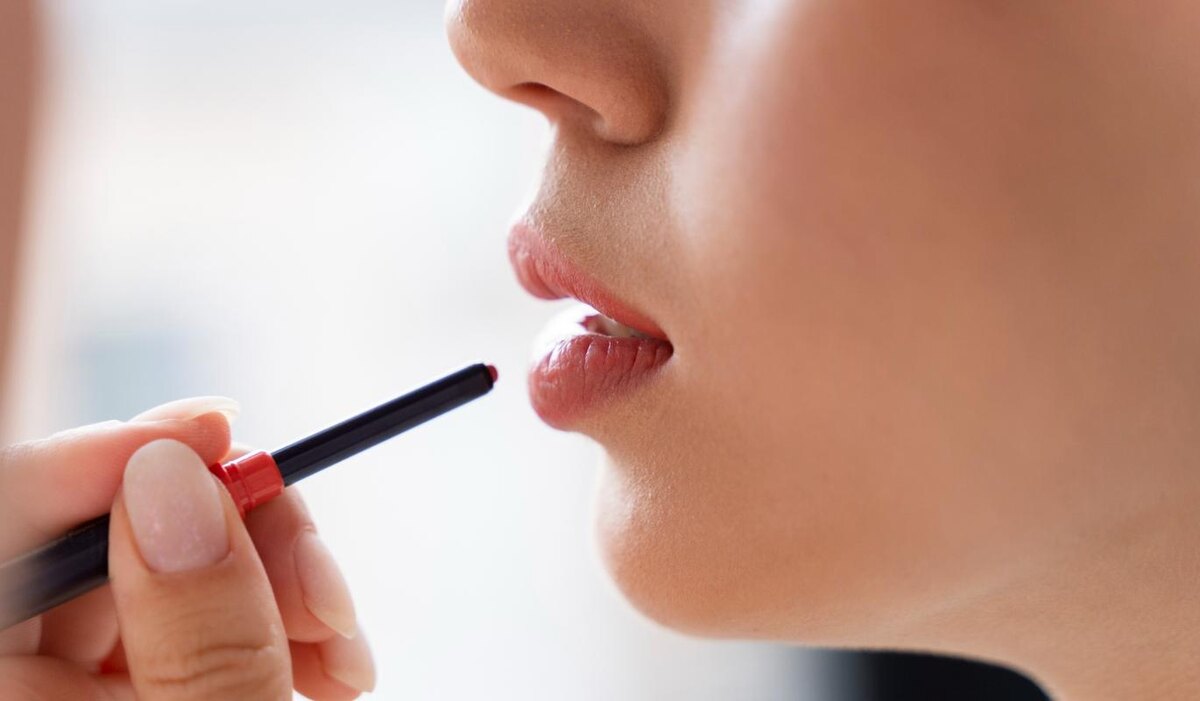     Взять на карандаш: лайфхаки по макияжу губ от опытного визажиста