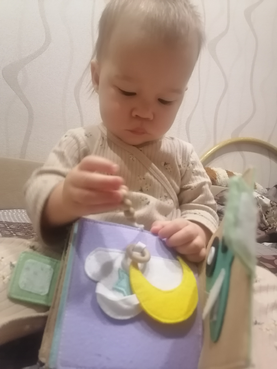 Вот такая книжечка с разными занятиями