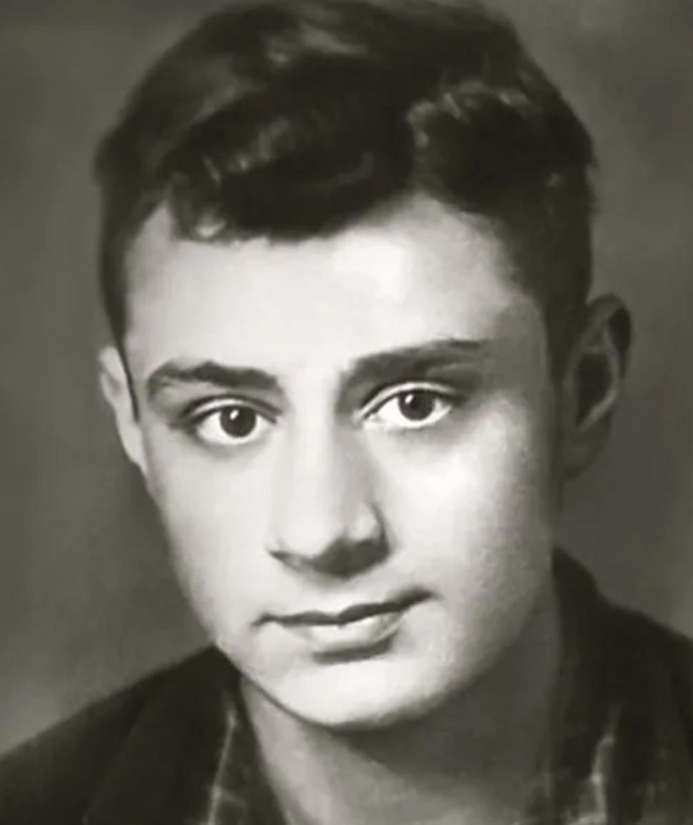 Эдуард Аркадьевич Асадов. Советский поэт и прозаик. Писал лирические стихи, поэмы, рассказы. Участник ВОВ. 1923-2004гг