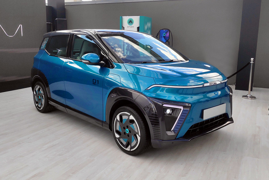 Атом. Видимо, название произошло от его размеров.