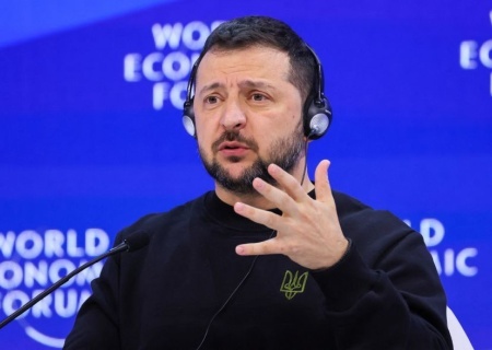    Зеленский в Давосе заискивал перед Трампом и пугал им и Путиным Европу