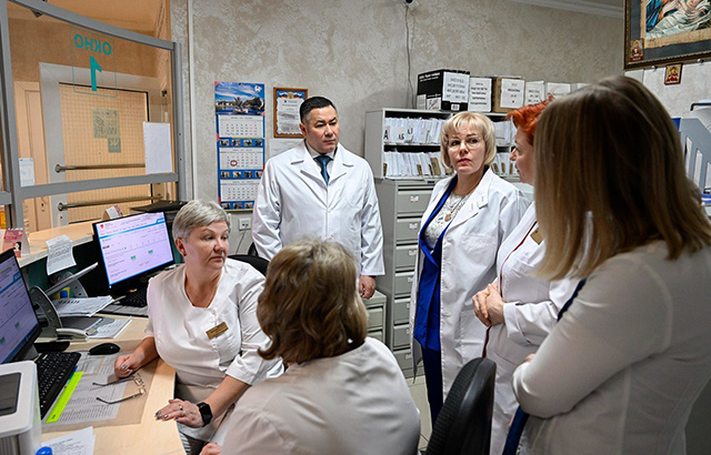 Мама тверского Адама пообщалась с губернатором. Глава региона посетил роддома