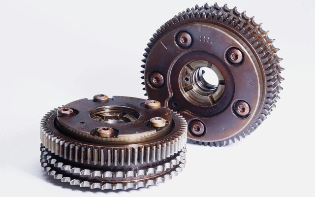 С помощью фазорегулятора распределительный вал может поворачиваться вокруг своей оси относительно приводной шестерни (Фото: Ase Linn / Shutterstock / FOTODOM)