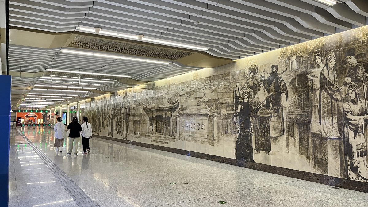 Культурная стена на станции Хуфанцяо.