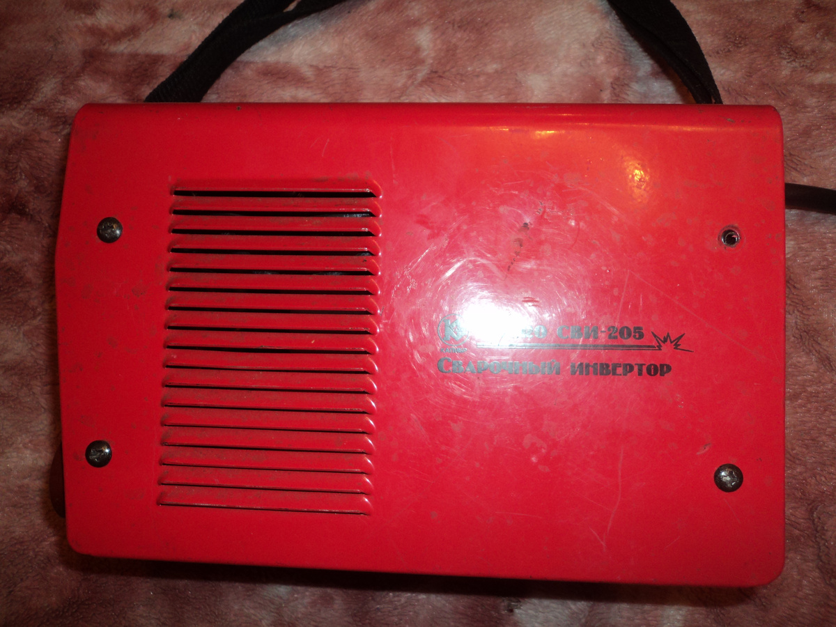 Саморезы крепления кожуха аппарата. Фото автора.