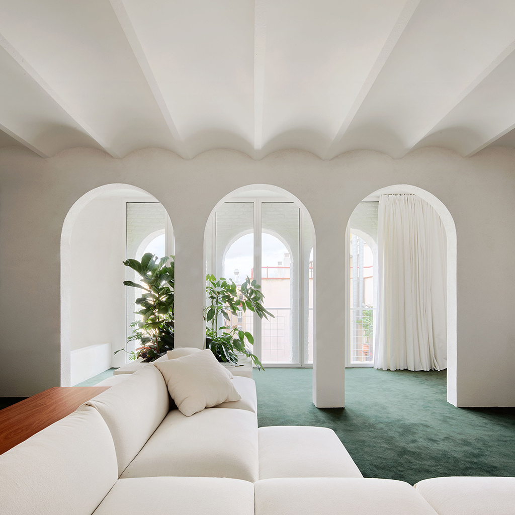 Интеграция арок в интерьер (фото: angstrem-mebel.ru)