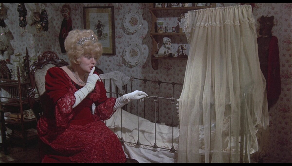 «Кто прикончил тетушку Ру?» (реж. Кёртис Харрингтон, Великобритания, 1972)