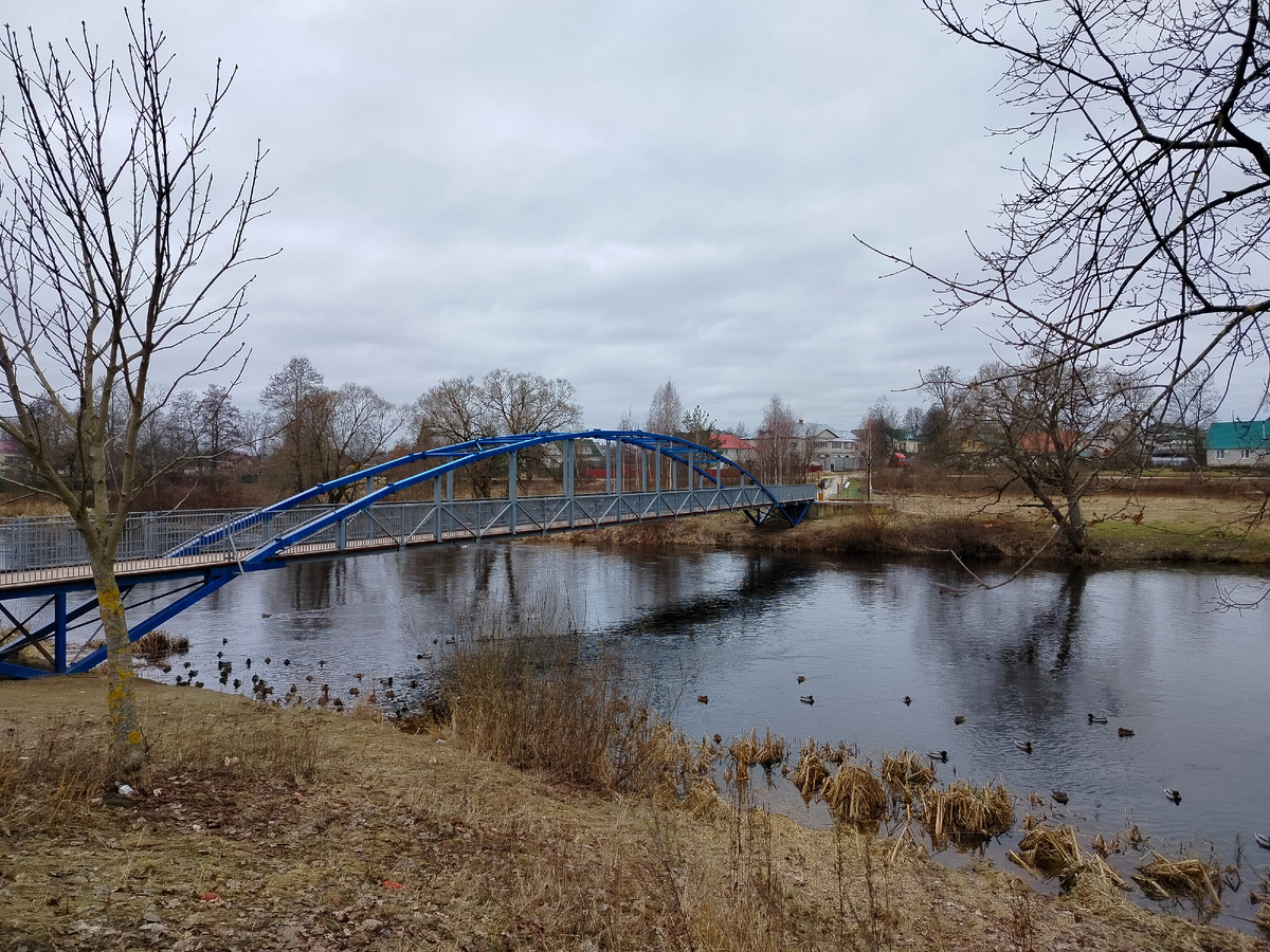 Река Великая. Пешеходный мост в Опочке. 21 января 2025