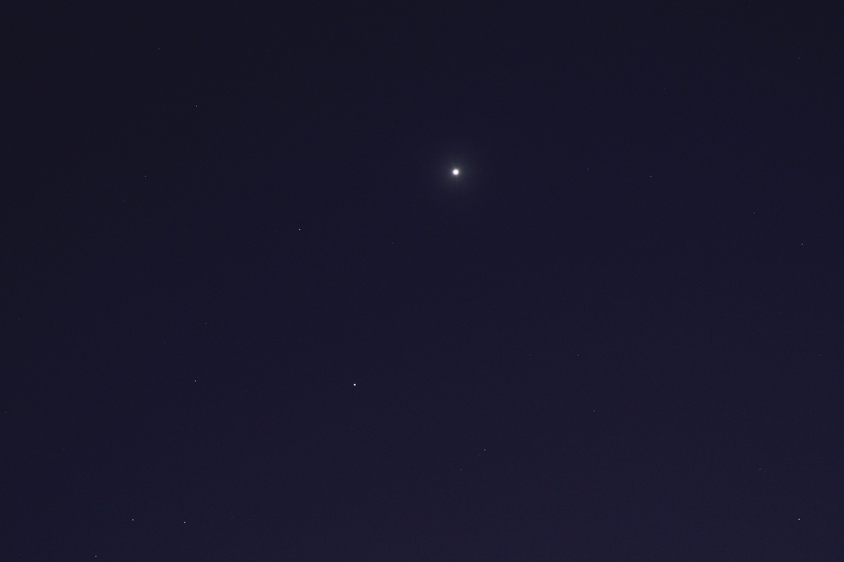 Соединение Венеры и Сатурна вечером 20 января 2025 года, фото автора
