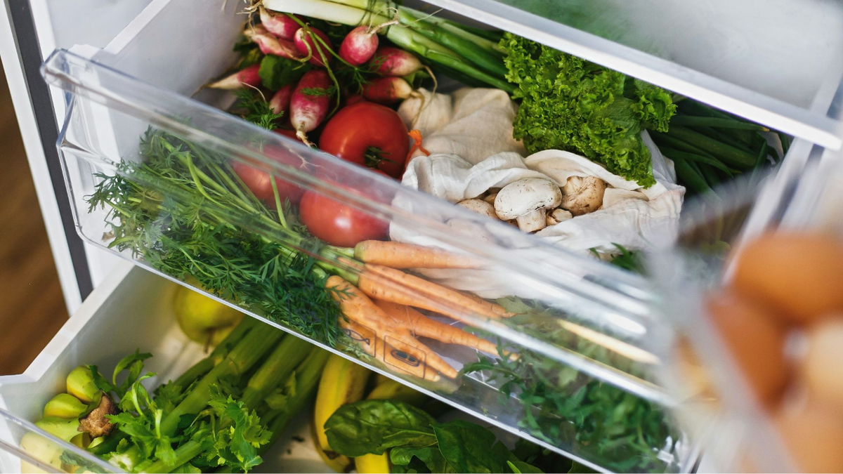 Почему в холодильнике скапливается вода?